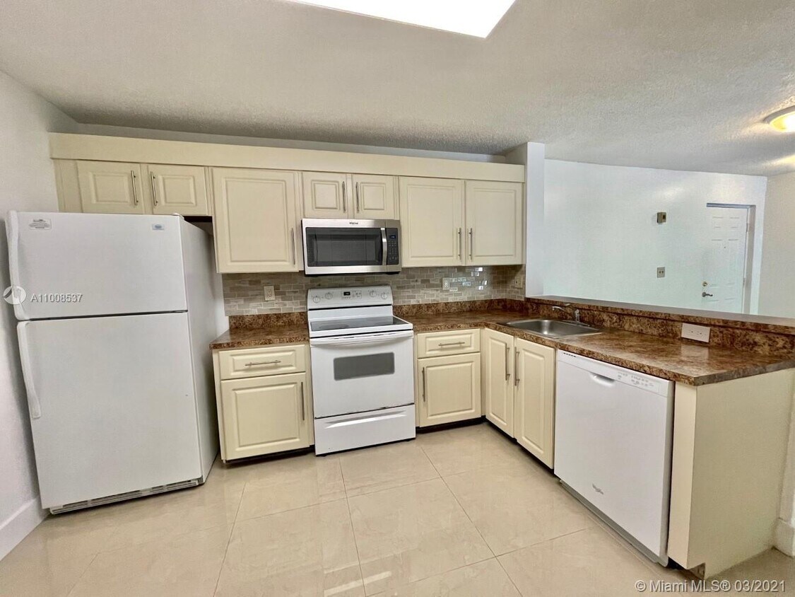 10131 W Sunrise Blvd Unit 204, Plantation, FL 33322 Condo for Rent in