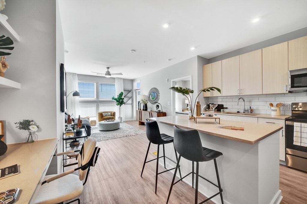 Alta West Morehead Apartments in Charlotte, NC