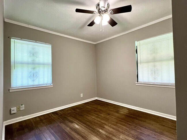 Foto del edificio - 9529 Chesterfield Dr