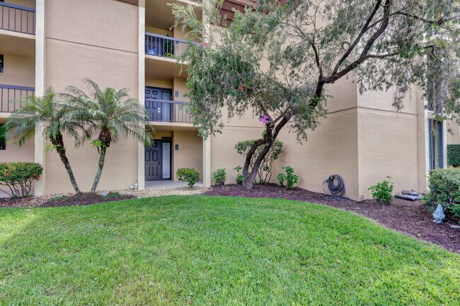 Building Photo - 5390 Woodland Lakes Dr
