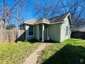 Building Photo - 504 W N Loop Blvd