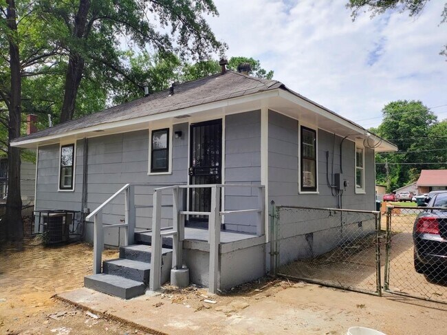 Building Photo - 3451 Sharpe Ave