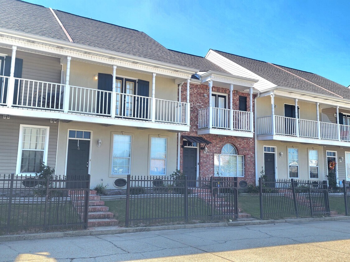 149 Aspen Square, Denham Springs, LA 70726 Townhome Rentals in Denham