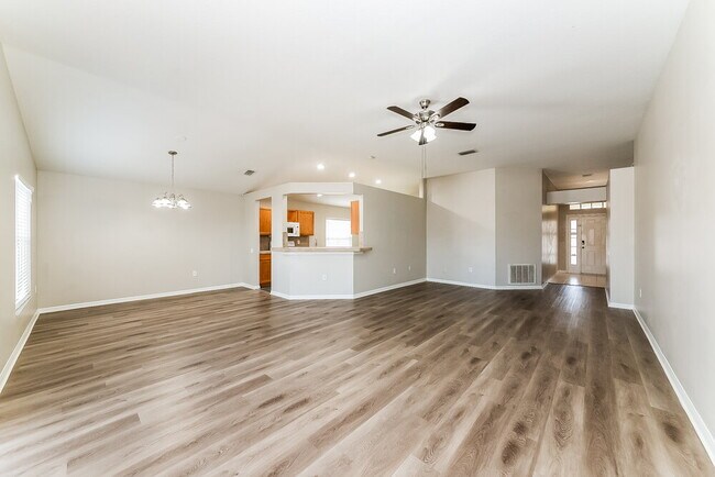 Foto del edificio - 926 Summer Breeze Dr