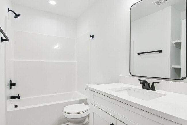 Foto del edificio - 4025 Cedar Fls Ln