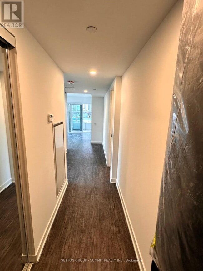 Building Photo - 88 Queen St E