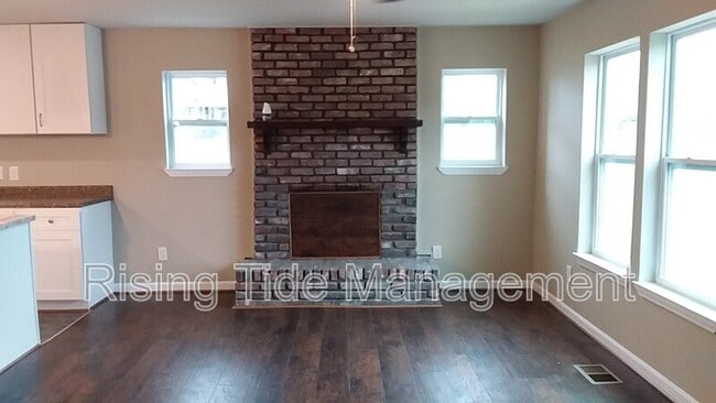Building Photo - 824 9th Ave