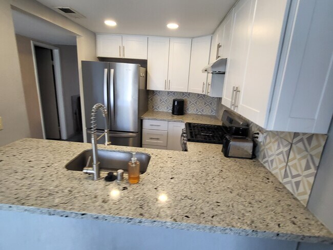 Foto del edificio - 53 Lakeview Cir