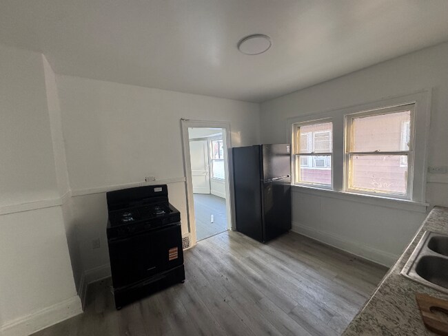 Foto del edificio - 12202 Benham Ave