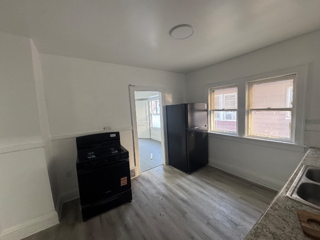 Building Photo - 12202 Benham Ave