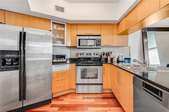 Foto del edificio - 1750 N Bayshore Dr