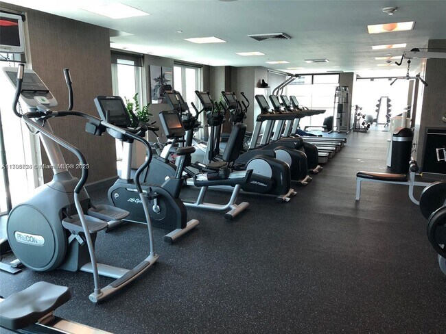 Foto del edificio - 950 Brickell Bay Dr