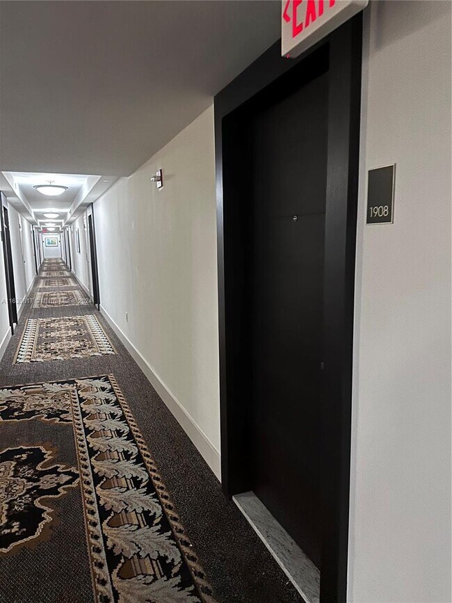 Foto del edificio - 2851 NE 183rd St