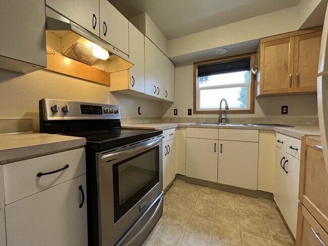 Foto del edificio - Cozy Portland Gem with Bright, Open Living...