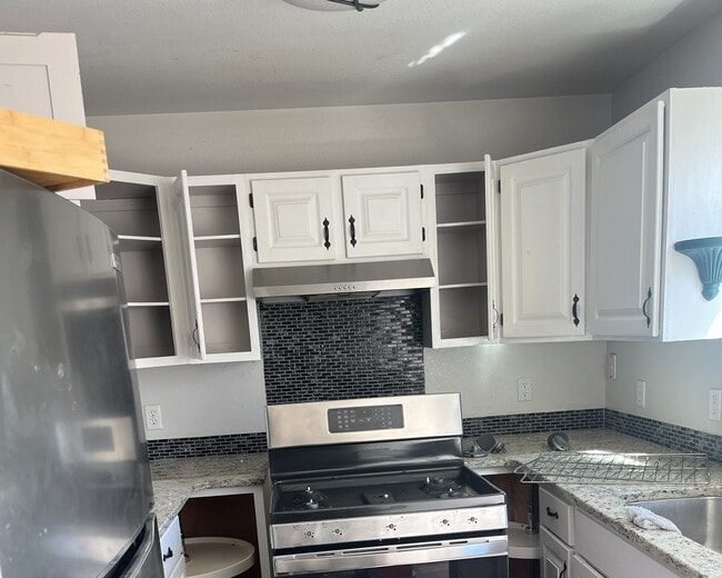 Foto del edificio - 708 Lowell Blvd