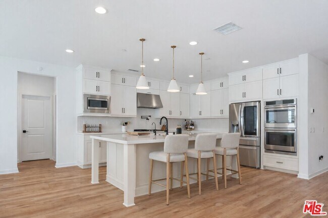 Foto del edificio - 18130 Radiance Ln