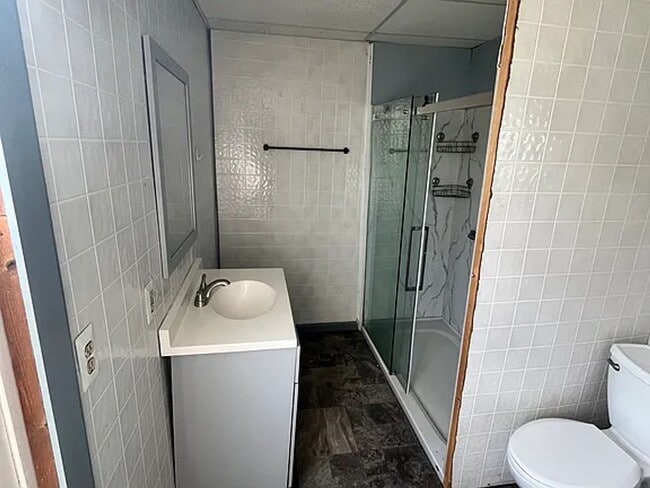 Building Photo - Comfortable  3-Bedroom Home in Cleveland