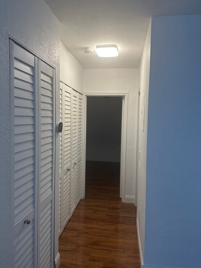 Foto del edificio - 210 Mendoza Ave