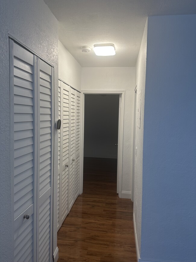 Building Photo - 210 Mendoza Ave