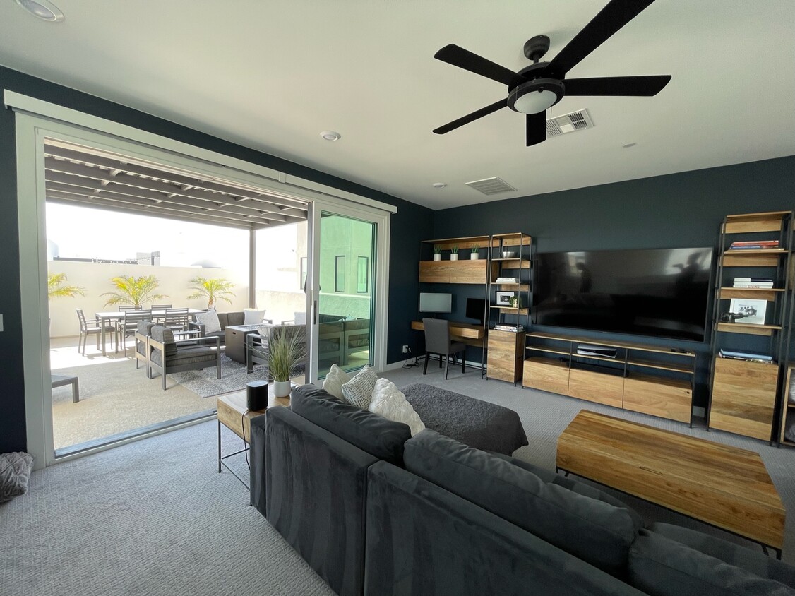 Third Floor Bonus Room with Rooftop Deck - 126 Waypoint
