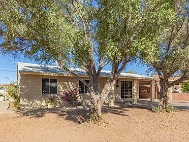 Building Photo - Beautiful Home