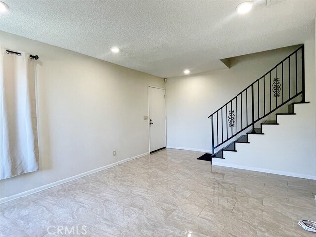 Foto del edificio - 21648 Laurelrim Dr
