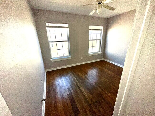 Foto del edificio - 1030 Canton