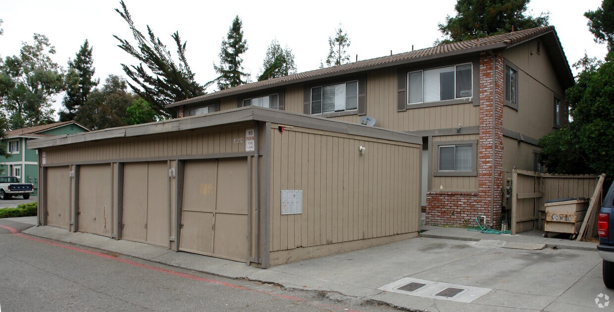 Building Photo - 920 Civic Center Dr