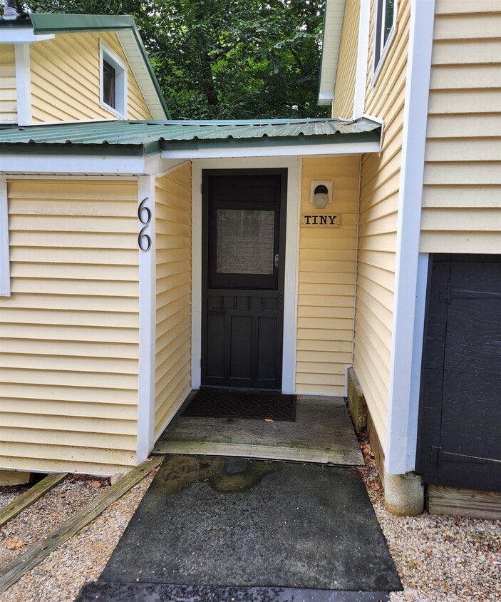 66 Spring St, Alton, NH 03810 Room for Rent in Alton, NH