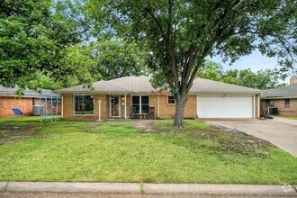 Building Photo - 3026 Ventura Dr