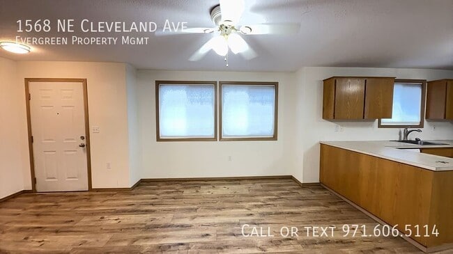 Foto del edificio - 1568 NE Cleveland Ave