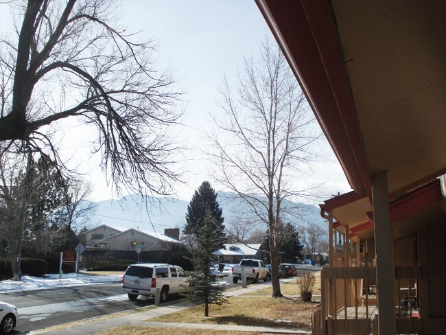 Foto del edificio - 32 Old Broadmoor Rd