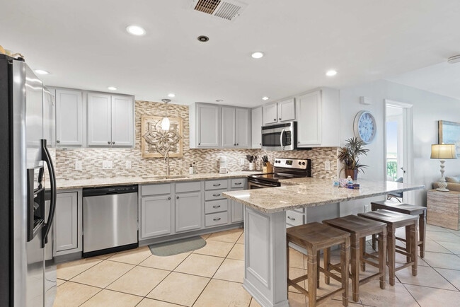 Foto del edificio - 833 Santa Rosa Blvd