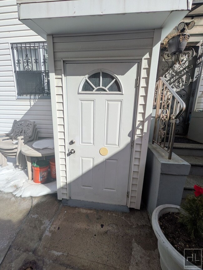 Building Photo - 335 Jerome St