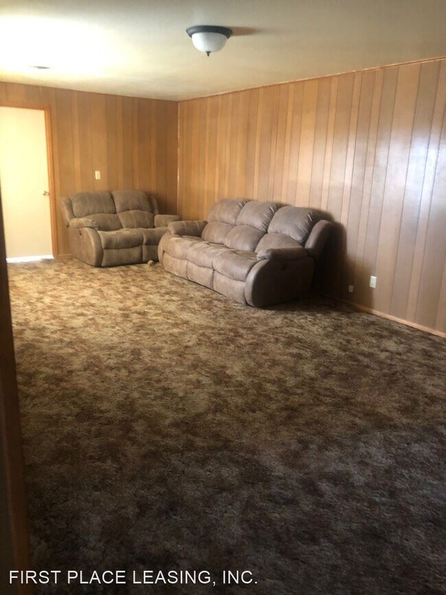 Foto del edificio - 3 br, 2 bath House - 1520 S. Industrial Dr.