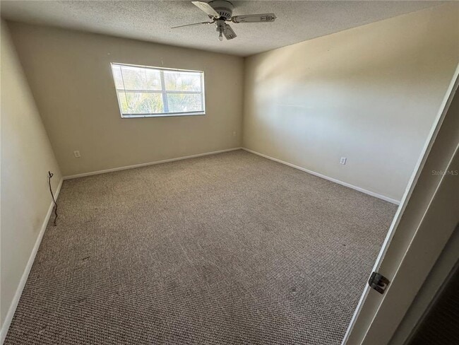 Foto del edificio - 245 Center Rd