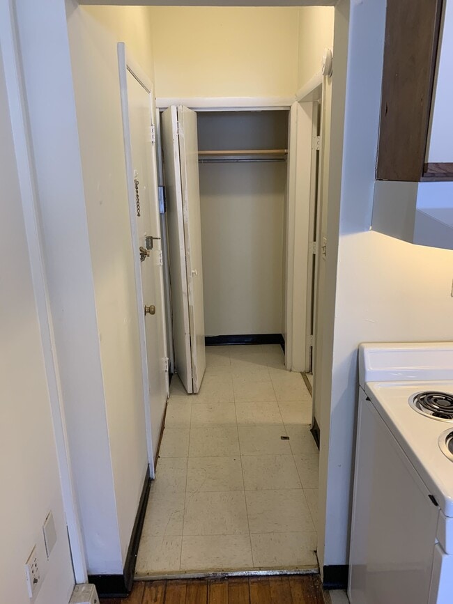 Building Photo - 1124 Commonwealth Ave