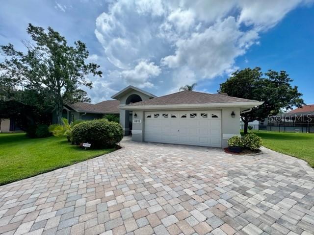 Foto del edificio - 8815 Greenleaf Ct