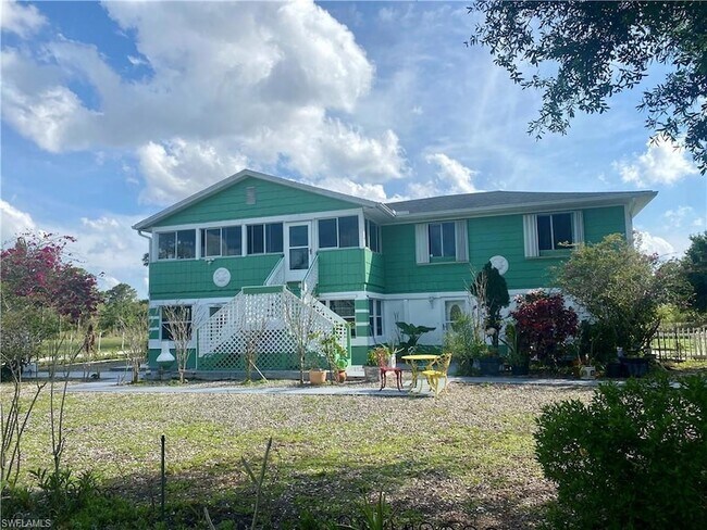 Foto del edificio - 3270 56th Avenue NE
