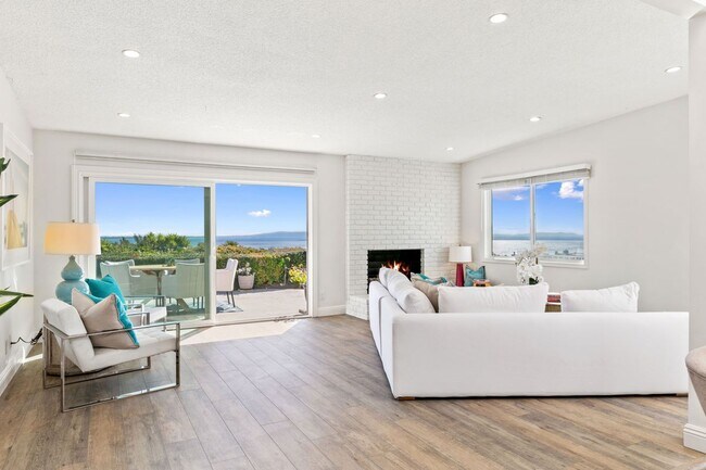 Building Photo - 3636 Oceanhill Way