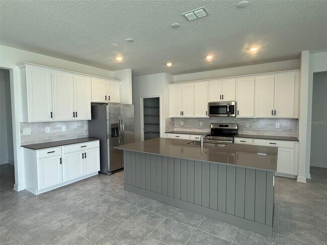 Building Photo - 5403 LEWISHAM Dr