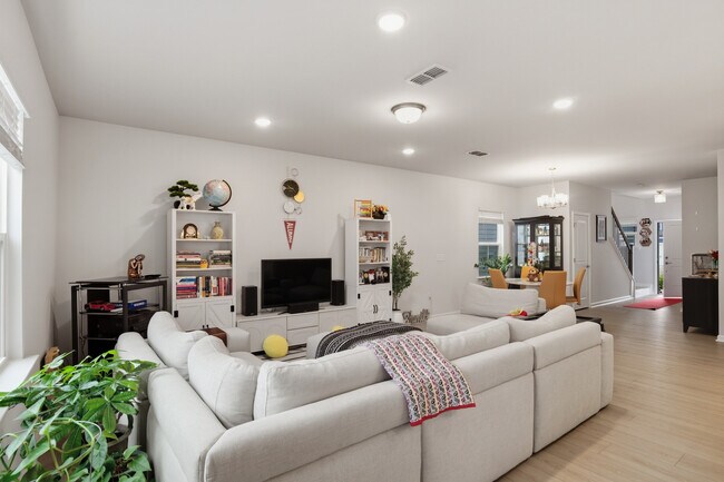 Foto del edificio - 732 Denburn Pl