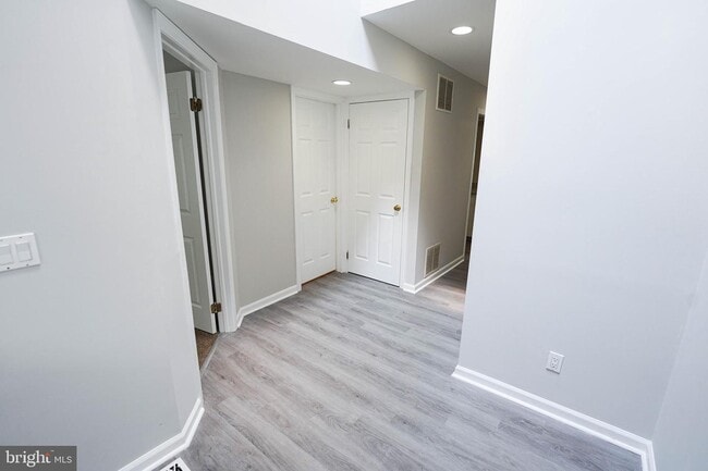 Building Photo - 658 River Oak Ct