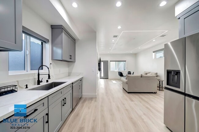 Foto del edificio - 5841 Vanalden Ave