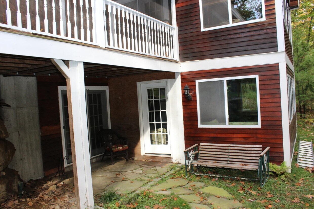Primary Photo - 433 Long Island Rd