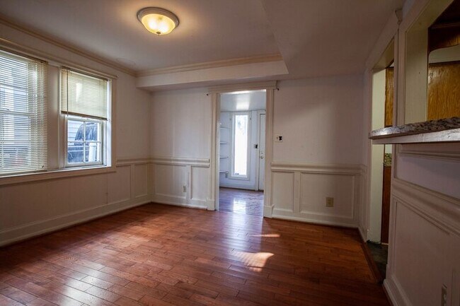 Foto del edificio - 1405 Charles St