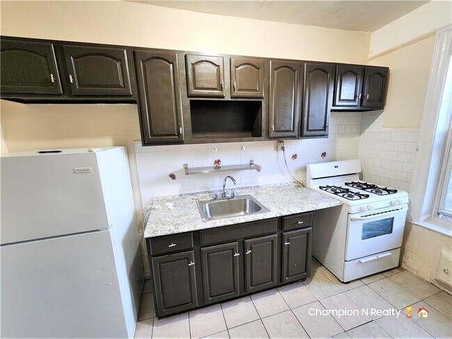 Foto del edificio - 322 E 93rd St