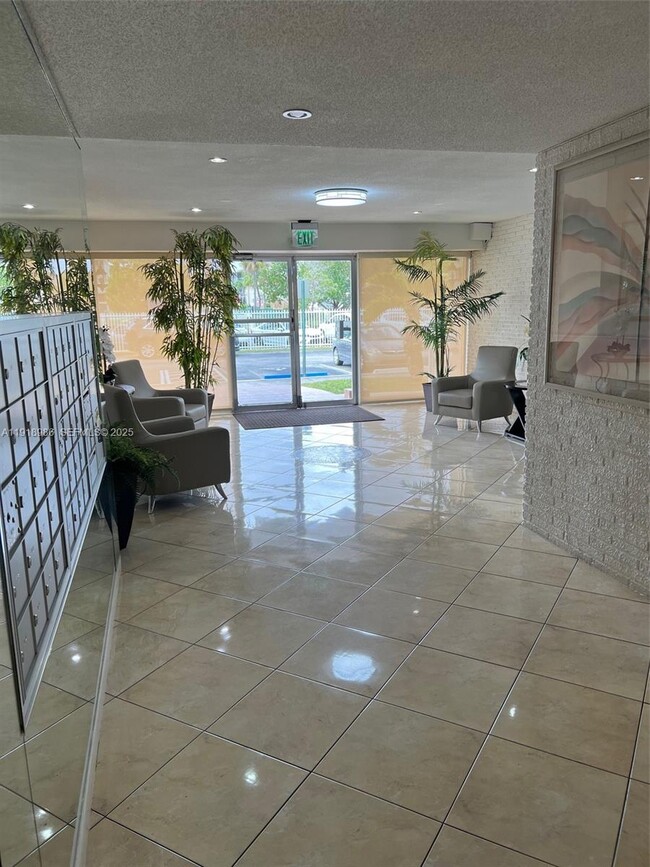 Building Photo - 16801 NE 14th Ave