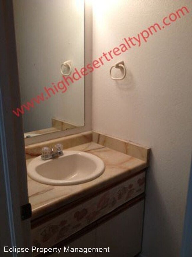 Building Photo - 2 br, 1.5 bath House - 257 COVENTRY CT #7