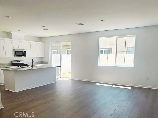 Foto del edificio - 32735 Manhattan Ave